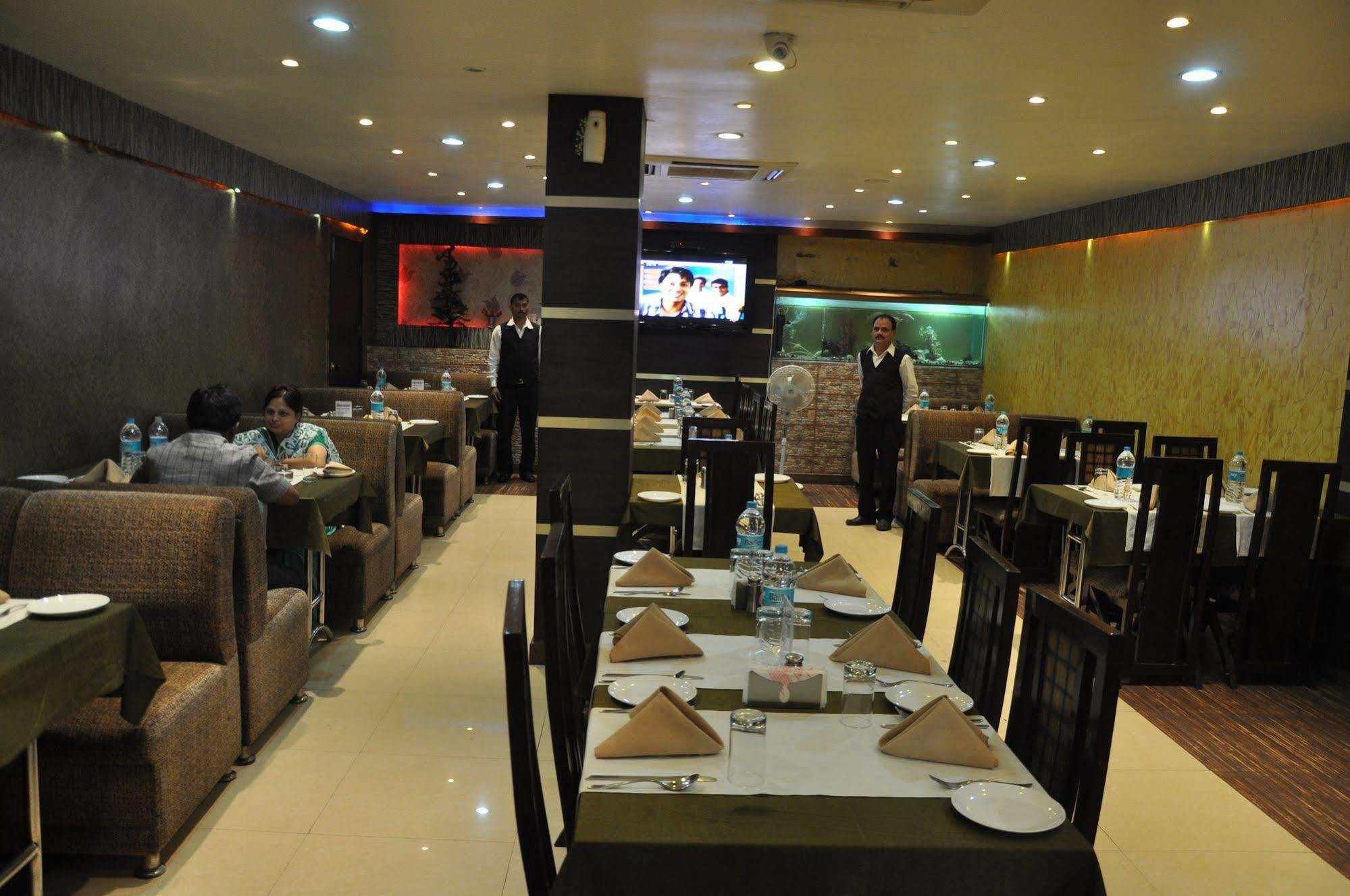 Hotel Vibhav Harsh Varanasi Exterior foto